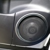 ドアのスピーカー取り付け部を見るとグリル部分に角度が付いているのがわかるだろう。アウターバッフル化して角度付けを実施した。