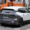 BMW iX 改良新型プロトタイプ（スクープ写真）
