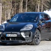 ポルシェ『マカンEV』の姿をしたアウディ 『Q8 e-tron』次期型プロトタイプと思われる車両（スクープ写真）