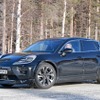 ポルシェ『マカンEV』の姿をしたアウディ 『Q8 e-tron』次期型プロトタイプと思われる車両（スクープ写真）