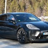ポルシェ『マカンEV』の姿をしたアウディ 『Q8 e-tron』次期型プロトタイプと思われる車両（スクープ写真）