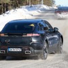 ポルシェ『マカンEV』の姿をしたアウディ 『Q8 e-tron』次期型プロトタイプと思われる車両（スクープ写真）