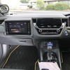 ピラーまわりへのスピーカー取り付けやディスプレイオーディオの移設など、ワンオフ加工ポイント多数のコクピット。