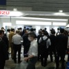 いすゞのブースは多くの人であふれていた