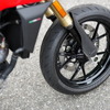 フロントフォークはアルミインナーチューブを採用する軽量なマルゾッキ製。