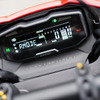 オフロードバイクを思わせる小さなメーターから様々な情報を呼び出すことが可能。モードは4種類用意されている。