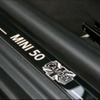 MINI 誕生50周年記念車…心くすぐる特別装備