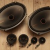 スピーカーにはキッカーのKSS6904（2ウェイセパレートスピーカー）＋KSC270（ミッドレンジ）を用いた。
