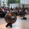 ダイハツは、「PVC Raincoat」として、使わなくなったアナログレコードを粉砕しPVCとして再生、野外音楽フェスで使うレインコートとしてアップサイクルした。