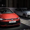VWゴルフ改良新型（向かって左）とVWパサート新型