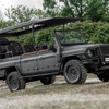 INEOS 『クォーターマスター』ピックアップを改造した8人乗りのサファリ車