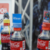 サステナブル素材を使った「ペットボトルキャップホルダーアクリルスタンド」