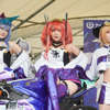 IRF with アズールレーンのレースクイーン。左から、尊みを感じて桜井さん、シスルさん、楪くれはさん（鈴鹿8耐2024）
