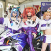 IRF with アズールレーンのレースクイーン。左から、尊みを感じて桜井さん、シスルさん、楪くれはさん（鈴鹿8耐2024）