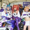 IRF with アズールレーンのレースクイーン。左から、尊みを感じて桜井さん、シスルさん、楪くれはさん（鈴鹿8耐2024）