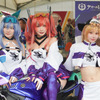 IRF with アズールレーンのレースクイーン。左から、尊みを感じて桜井さん、シスルさん、楪くれはさん（鈴鹿8耐2024）