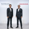 日産の内田誠社長（左）とホンダ三部敏宏社長（右）
