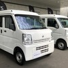 自動車用自己放射冷却塗装（向かって左）と通常塗装