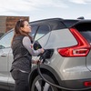 ボルボカーズが米国のスターバックスに設置した急速充電器（参考）