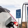 ボルボカーズが米国のスターバックスに設置した急速充電器（参考）