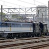機関車の後ろに2両つながれているのがヨ8000形式車掌車（展示車両と同型）