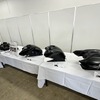MT-09のタンクデザインの変遷を見ることができる。製造技術の進歩によってよりエッジの立ったデザインとすることができたようだ。