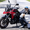 Vストローム250と佐川健太郎氏