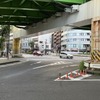 池袋六ツ又交差点：左奥が明治通り池袋駅方面、左手前が都道435号