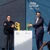 アーノルド・シュワルツェネッガー氏（左）立ち合いの下、BMWグループのオーストリア工場が再生可能エネルギーへ完全移行