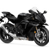 ウイングレットが特徴のヤマハ YZF-R1 レースベース車（2025年モデル）
