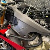 2018年にデビューしたパニガーレV4のフロントフレームには穴は空いてなく、試乗会の開催されたヴァレンシアサーキットでスロットルを全開にすると、大きく振られたのを思い出す。
