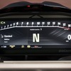 視認性の高い6.9インチのTFTメーター。表示方法は多数で、ドゥカティコルセが開発した電子制御は、6軸IMUをベースに起動。さらにドゥカティ・ビークル・オブザーバー（DVO）というドゥカティ独自のアルゴリズムを使用することで様々なことを予測的に制御するというから驚く。