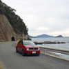 Honda e。山口・宇田郷の海岸にて。