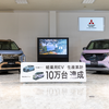 三菱と日産の軽EV生産10万台達成。三菱eKクロス EV（左）と日産サクラ