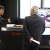 出発式にはバッテリーの実物を展示し、技術や品質へのこだわりを紹介するパネルなどを設置