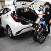 トヨタ自動車／車いす収納装置