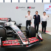 左からハースF1チーム代表の小松礼雄氏、トヨタ自動車会長の豊田章男氏、GAZOO Racing Company プレジデント高橋智也氏