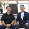 ナノオプト・メディア 代表取締役社長 大嶋康彰氏（左）と、レスポンス編集長の三浦和也（右）