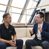 ナノオプト・メディア 代表取締役社長 大嶋康彰氏（左）と、レスポンス編集長の三浦和也（右）