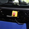 フロント部に設置された緊急停止スイッチ