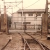 西武鉄道所沢車両工場の裏門内側から外を見る（1978年頃）