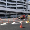 引き込み線レガシーは赤いトラックの左後方、駐車場サインの右（9月18日）