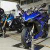 スズキ GSX-S1000（左奥）とGSX-S1000GT（右手前）