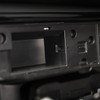 パネルを開くとケーブルの収納可能なスペースとなっていて、USB Type-Cの急速充電対応ポートがある