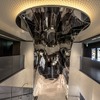 BMWのデザイン言語を具現化したという高さ約8mのアートピース「THE PORTAL」