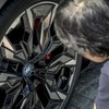 「M」の足回りがセットされたBMW i5 M60 xDrive ツーリング