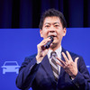 プレゼンする村田直哉チーフマーケティングマネージャー
