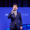 プレゼンする村田直哉チーフマーケティングマネージャー