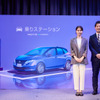 左：有村架純、右：村田直哉チーフマーケティングマネージャー