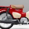 「ハローキティ」の誕生50周年を記念したスーパーカブが登場